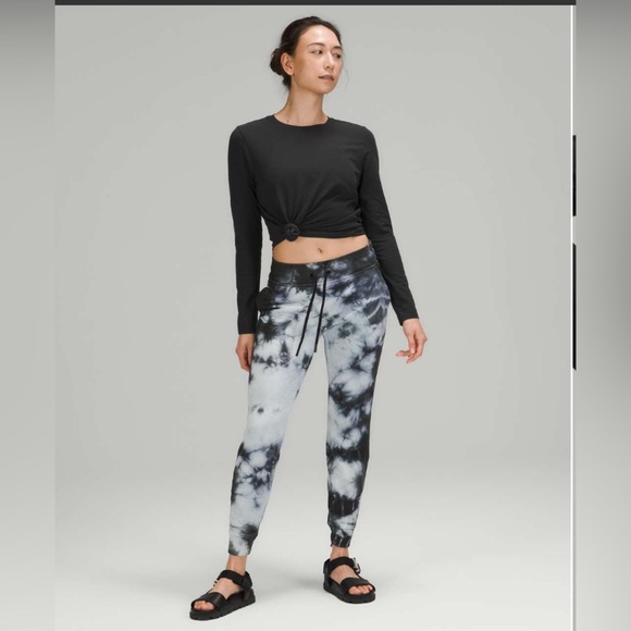 Lululemon Long Sleeve Black Lightweight Shirt Size Small. - Picture 1 of 5